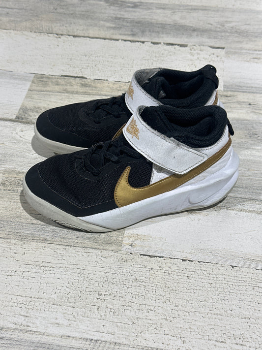 Nike Team Hustle Basketball Shoes - Boys Size 2 Youth - Good Used Condition