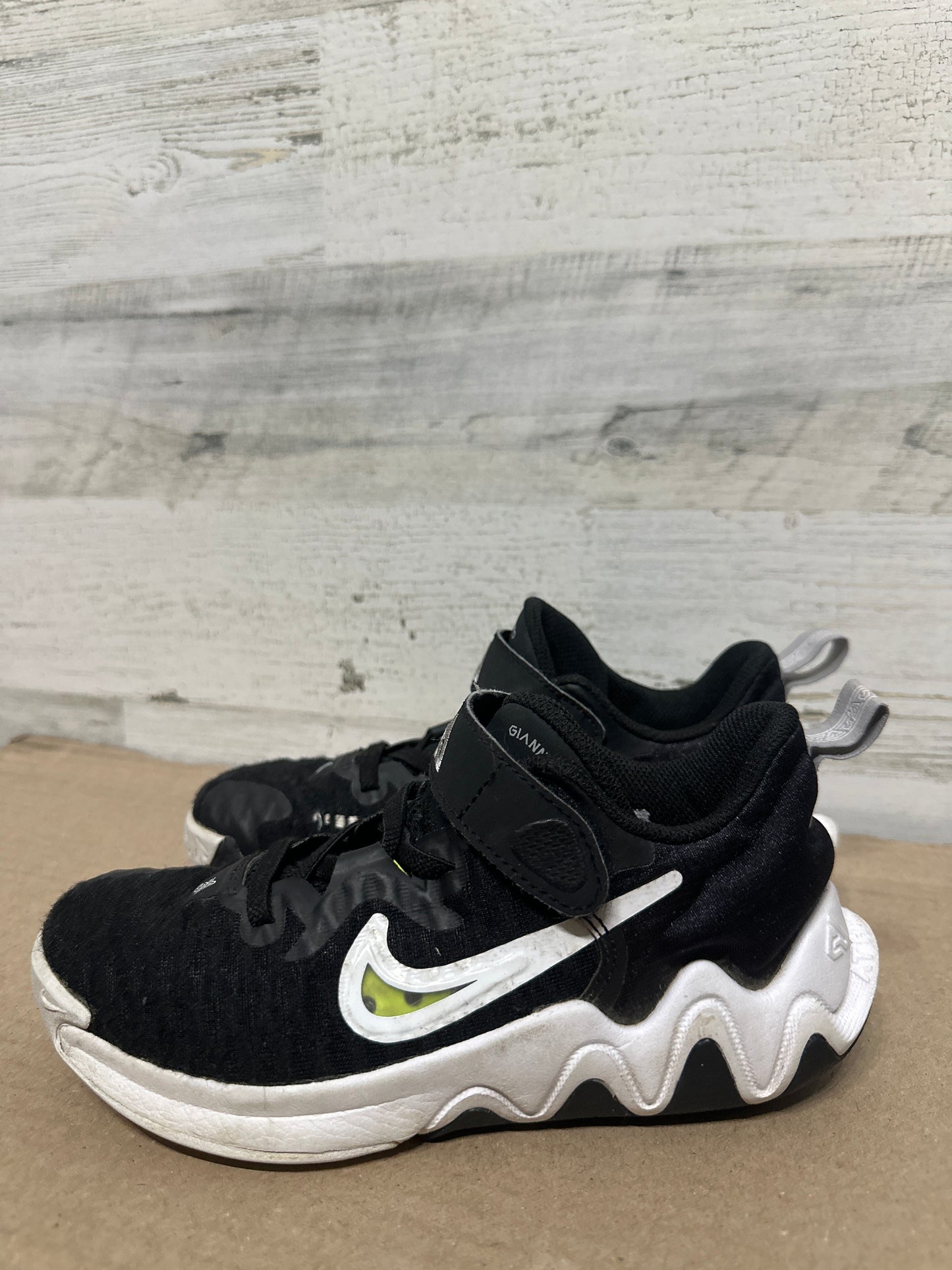 Size 13.5 (Youth) Nike Giannis Immortality Velcro Shoes - Good Used Condition*