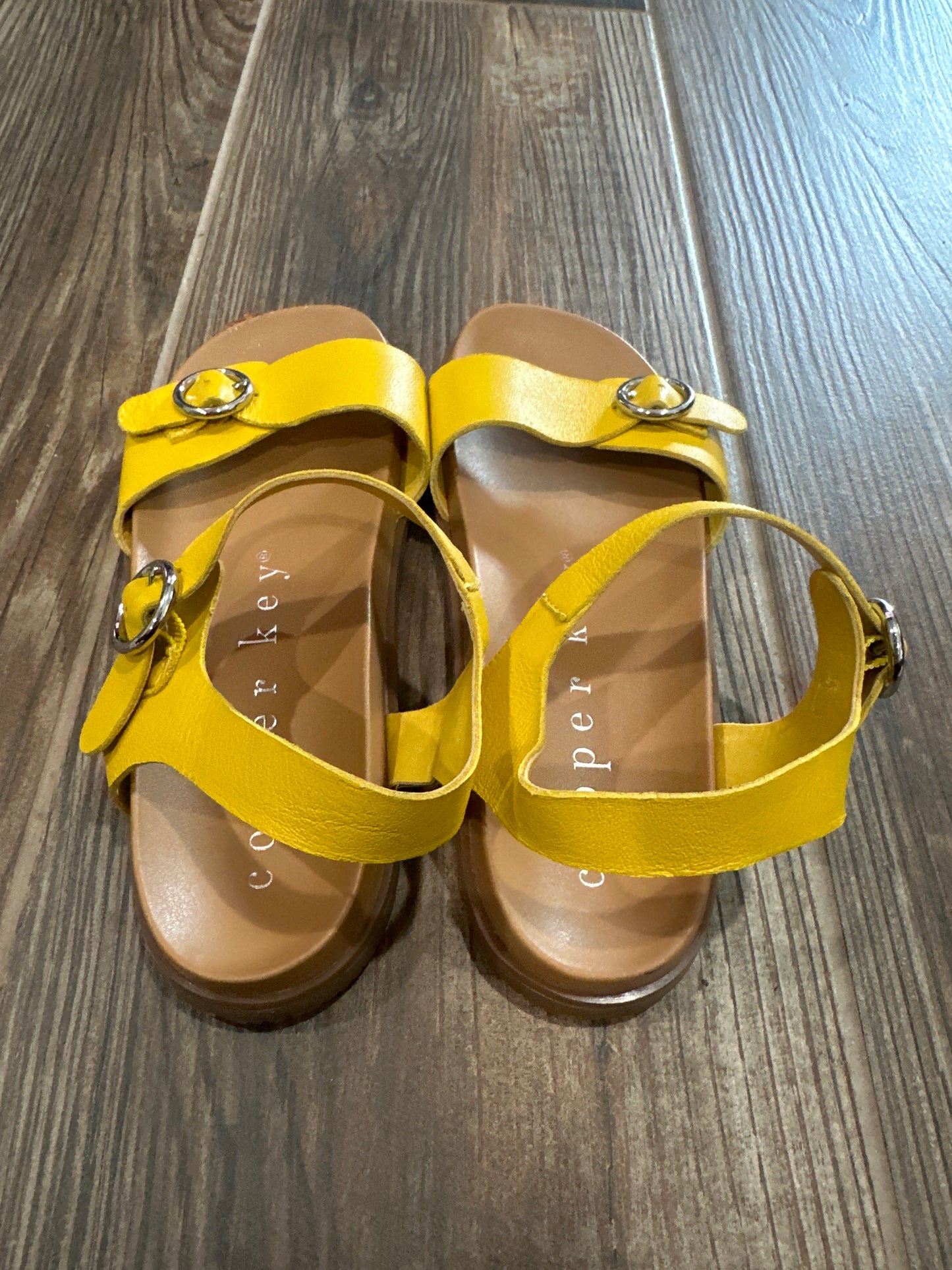 Girls Size 2 (Big Kid) Copper Key Yellow Sandals - Good Used Condition