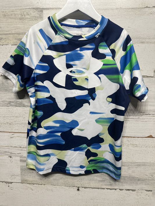 Boys Size YXS (7) Under Armour Loose Drifit Shirt - Very Good Used Condition