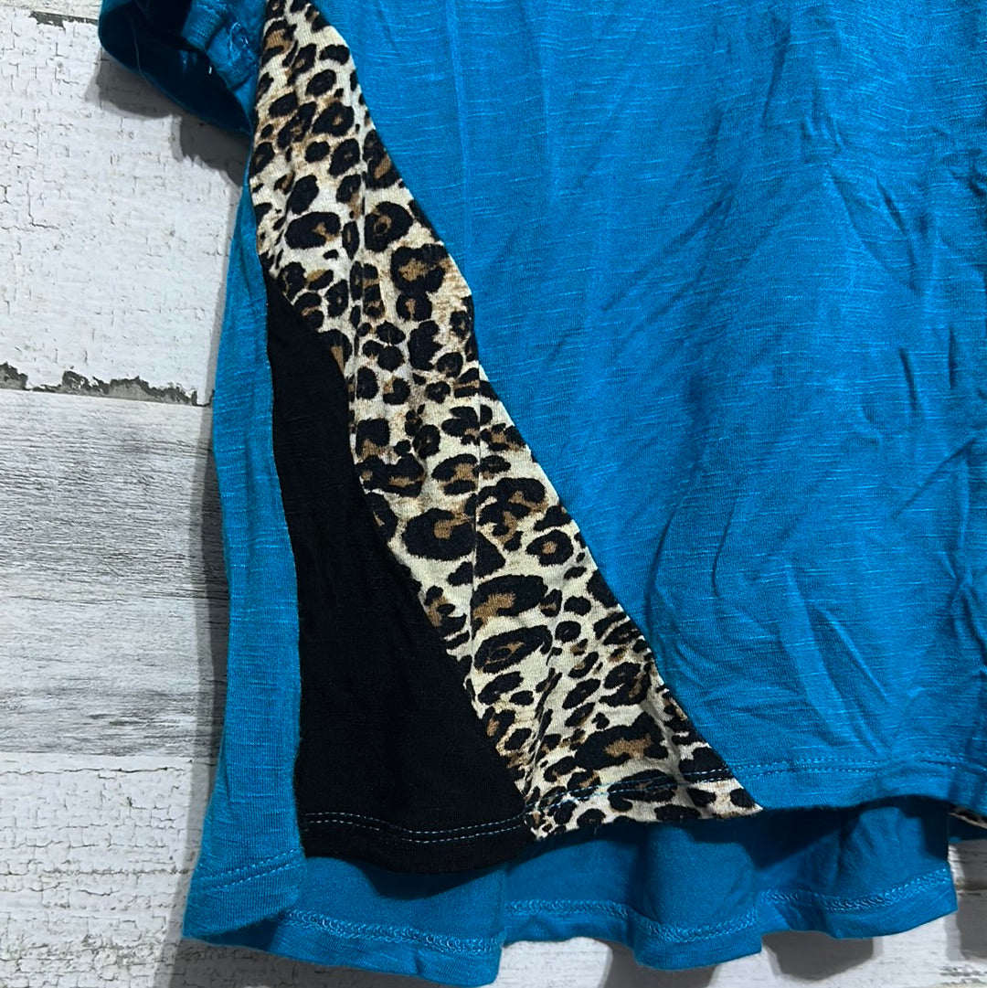 Girls Size Medium Takara Girls (fits like 7/8) soft blue and leopard shirt - good used condition