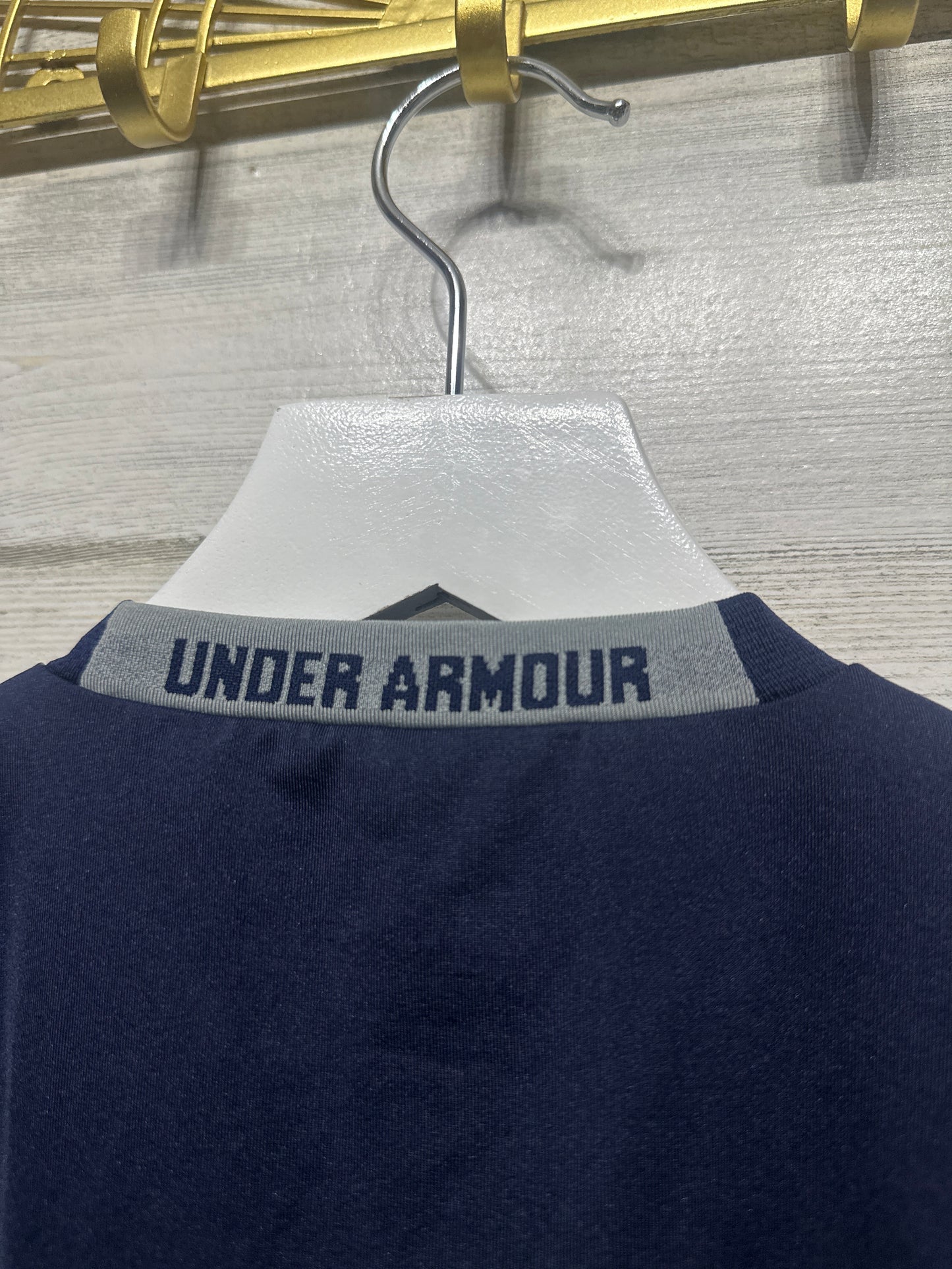 Boys Size XS (7)Under Armour Navy Fitted Heatgear UPF 50 Shirt - Very Good Used Condition