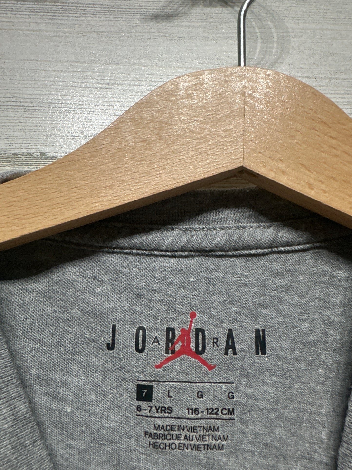 Boys Size 7 (Fits 6-7 Years) Nike Air Jordan Grey T-Shirt - Very Good Used Condition