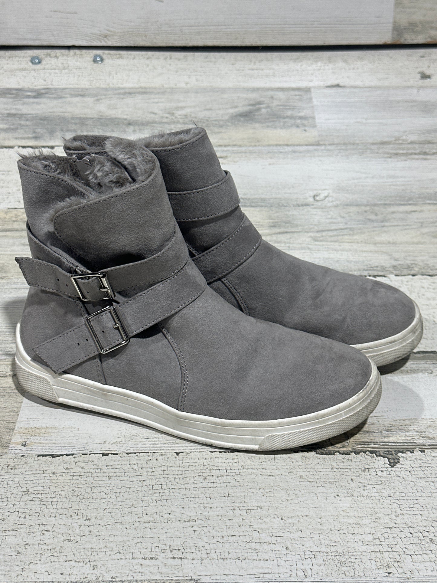 Grey Faux Fur Lined Boots - Target - Side Zip - Girls Size 5 (Youth) - Good Used Condition