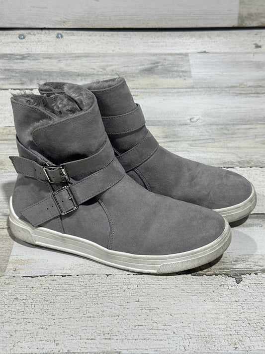 Grey Faux Fur Lined Boots - Target - Side Zip - Girls Size 5 (Youth) - Good Used Condition