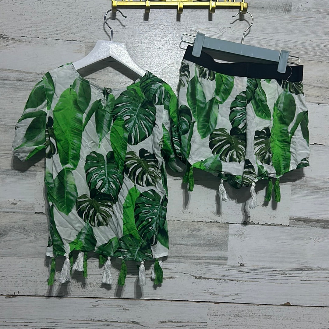 Girls Size Med top / size Large shorts - GB Girls monstera leaf set - good used condition