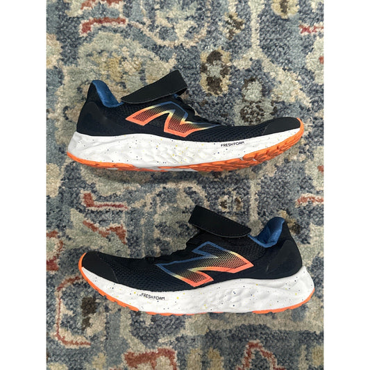 New Balance Fresh Foam Boys 2.5 Black Orange Gradient EUC