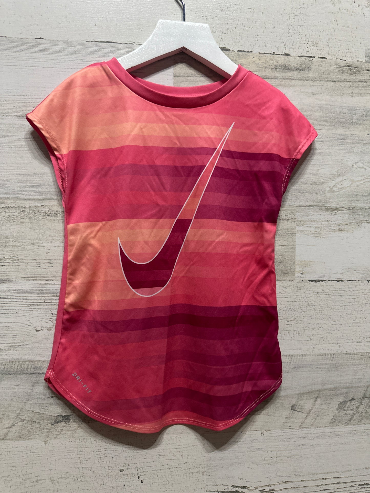 Girls Preowned Size 5 Nike Drifit Shirt - Very Good Used Condition