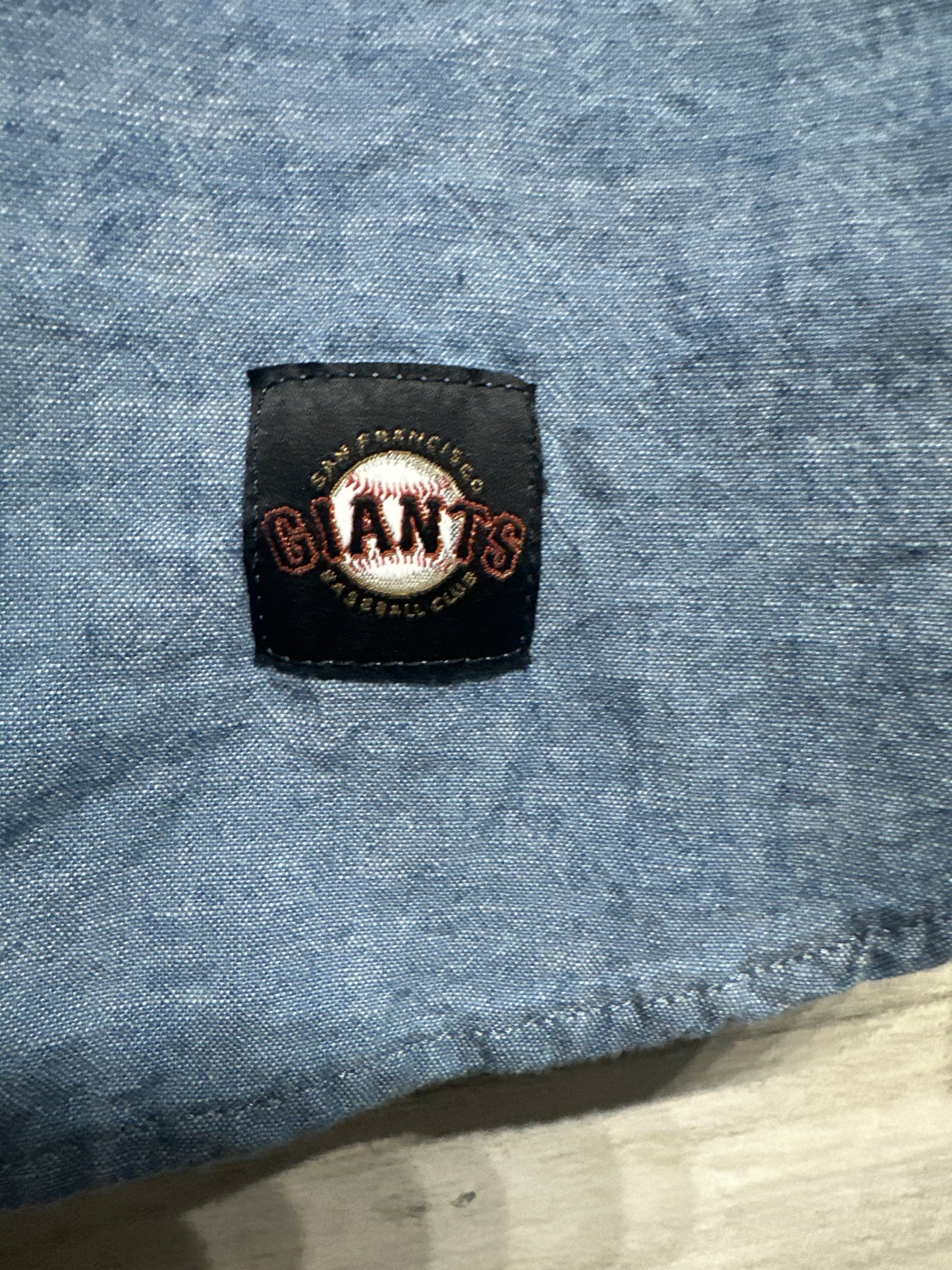 Adult Medium Levi’s MLB Denim Button Up San Francisco Giants Button Up Shirt - Very Good Used Condition