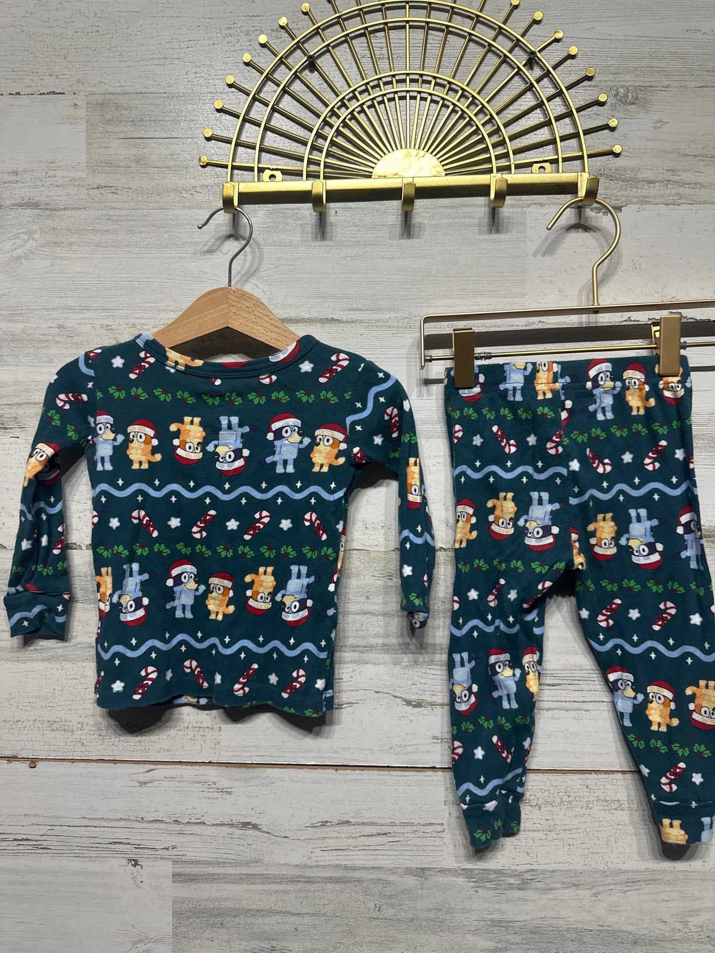 Bluey Holiday Two Piece Pajama Set Toddler 2t GUC