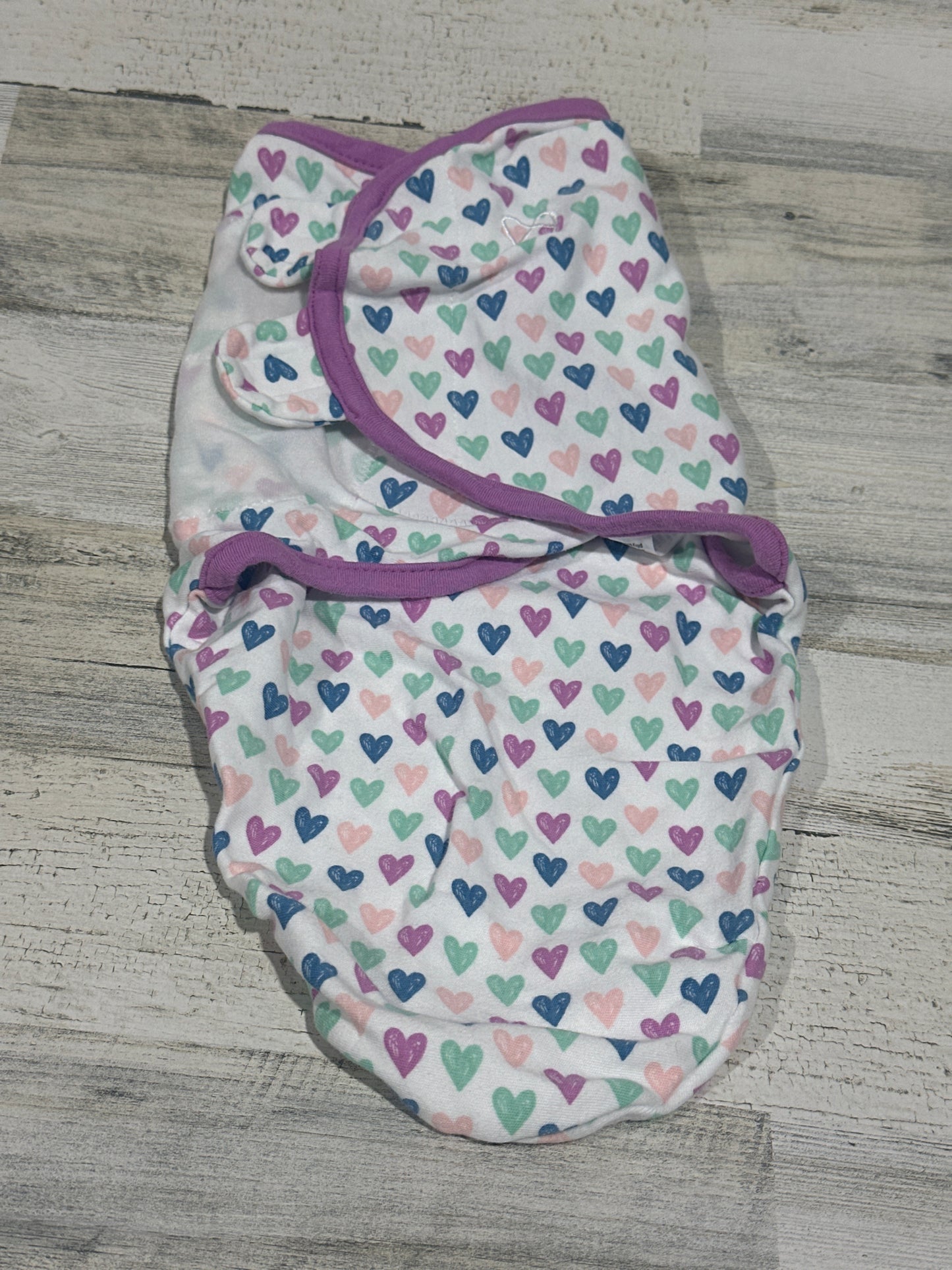 Swaddle Me ( 7 - 14 lbs )  Cotton Heart Print Velcro Swaddle Blanket - Girls Size 7 - 14 lbs - Very Good Used Condition
