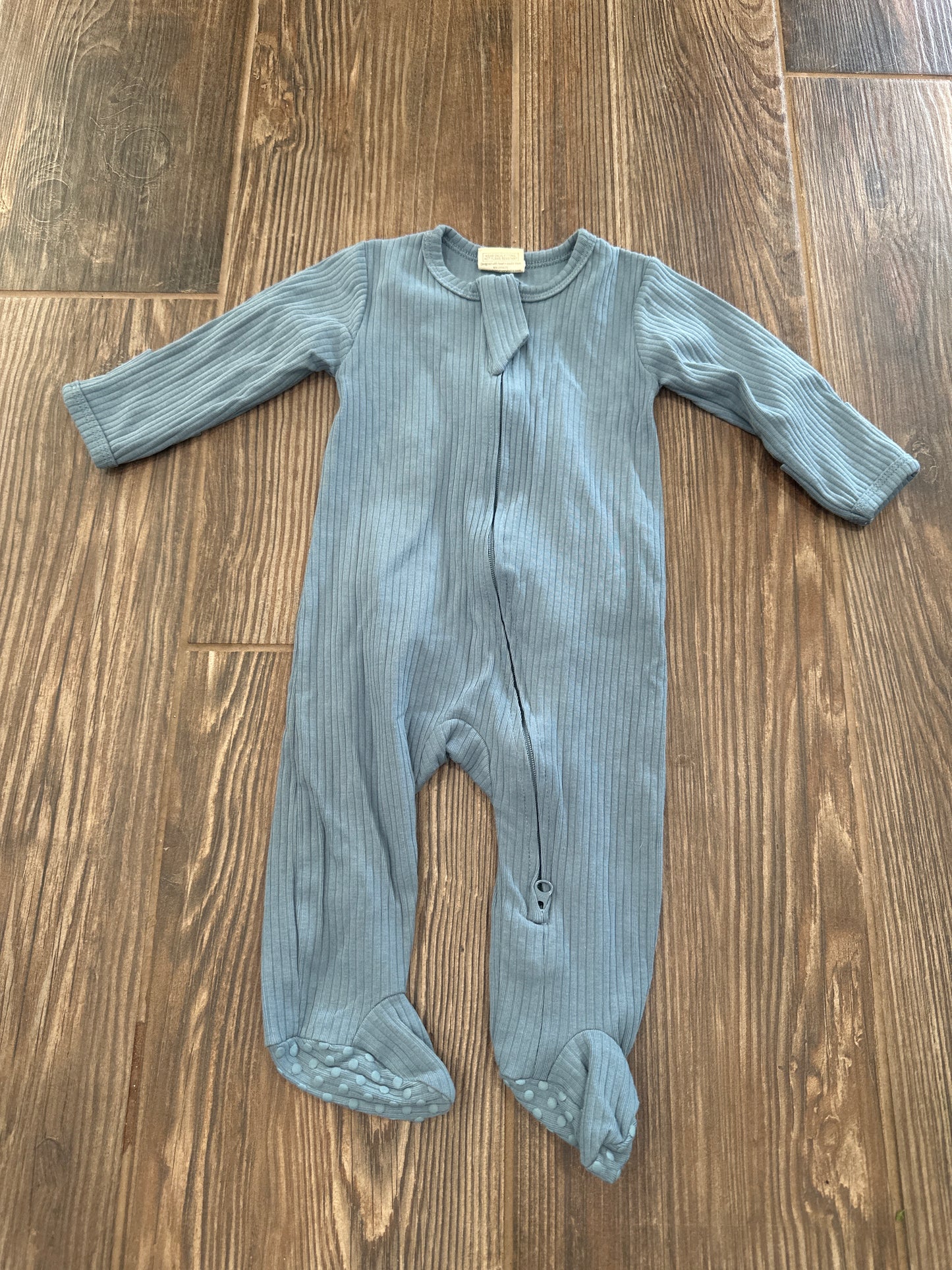 Boys Preowned Size 6-9m Sage and Ivory Baby Ribbed Organic Cotton Footed Sleeper - Very Good Used Condition*