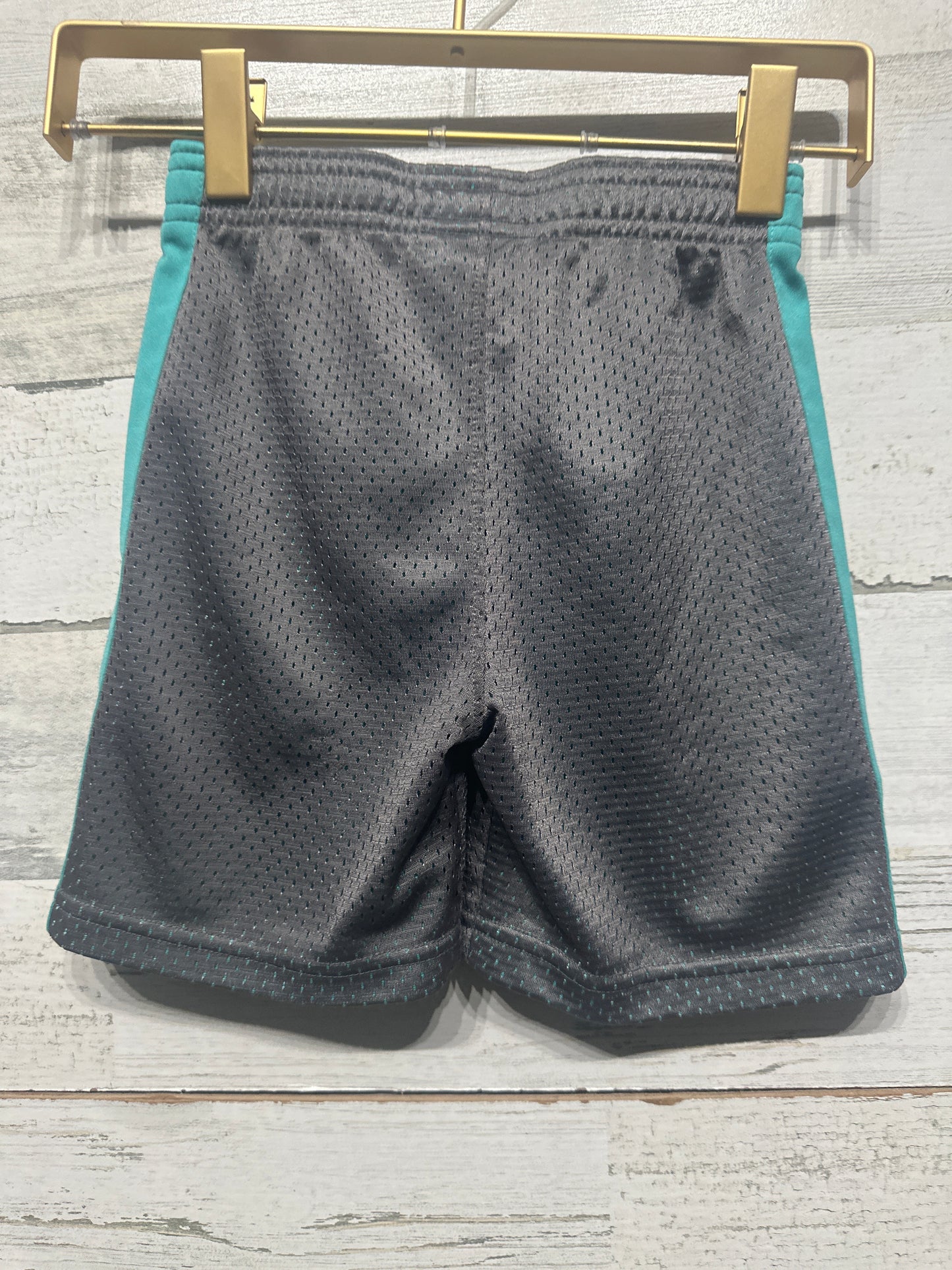 Boys Size 4t Under Armour Grey Shorts - Good Used Condition