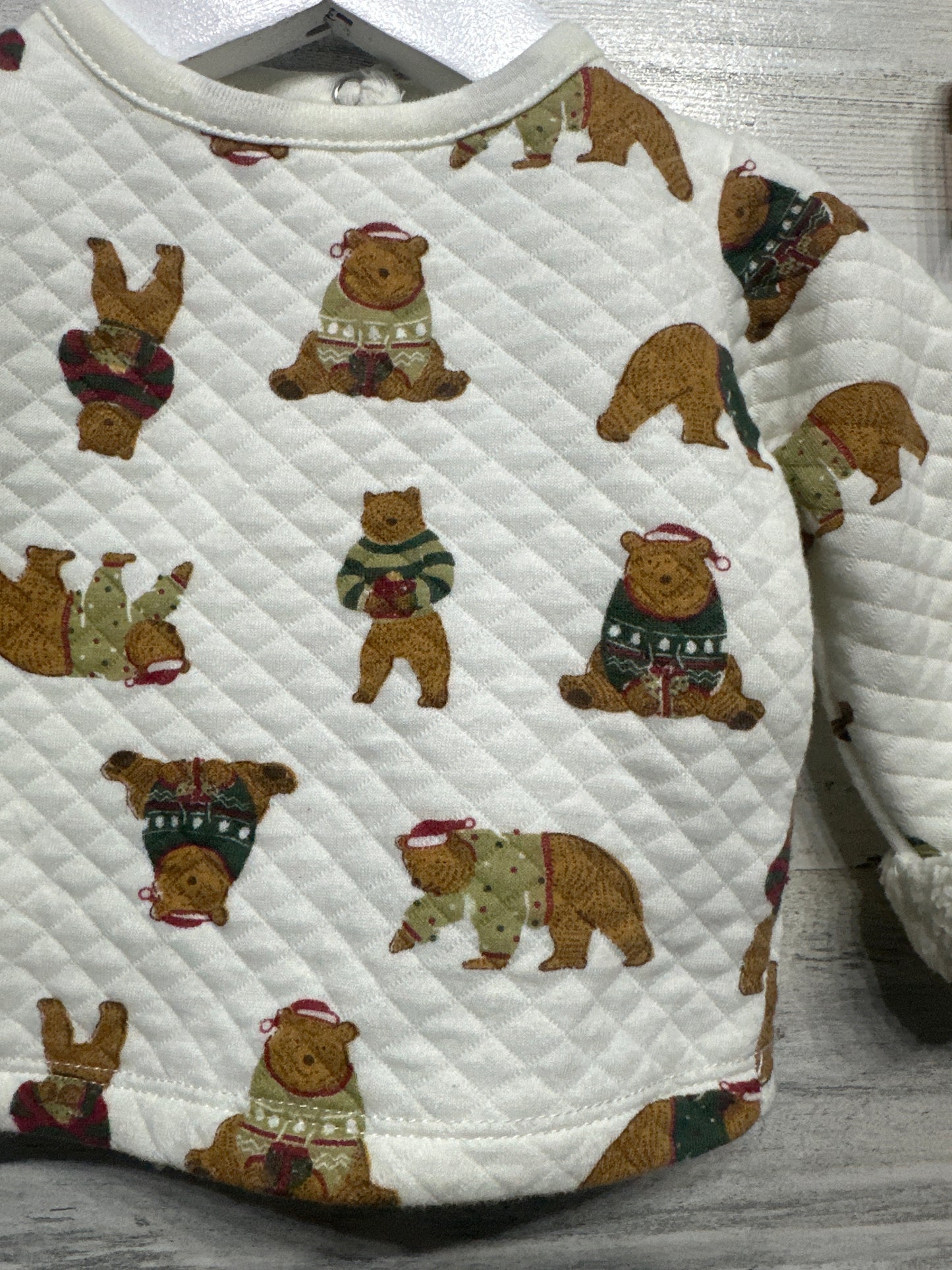 Size 0-3m Chick Pea Quilted Holiday Bear Two Piece Set - Very Good Used Condition