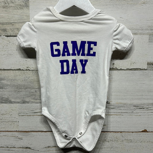 Boys Size 9-12m OneTwoThree Brand White/Purple Game Day Onesie  - Play Condition