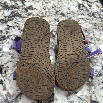 Girls Size 2/3 youth Reef sandals - play condition
