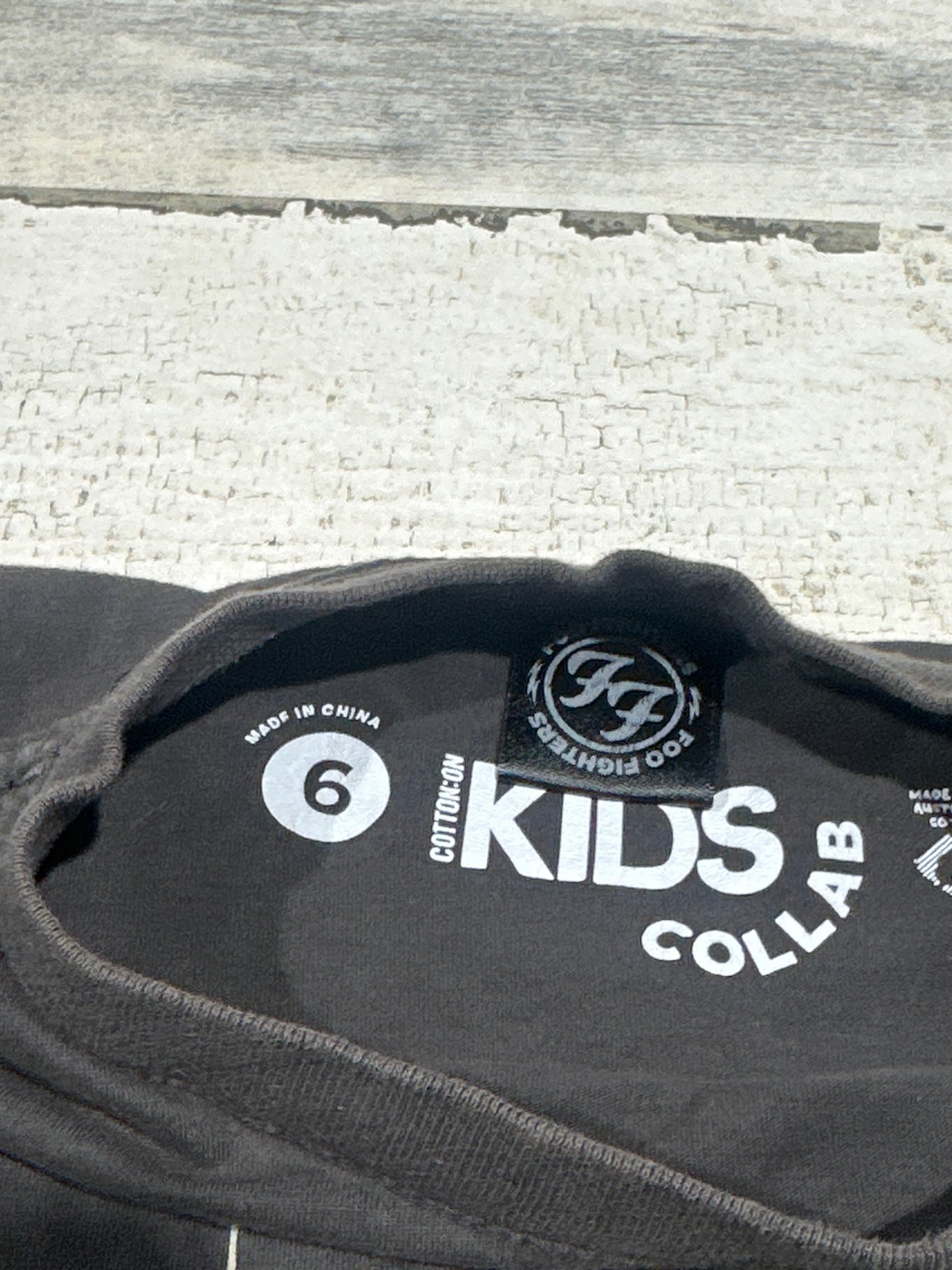 Cotton On Kids - Foo Fighters T-Shirt - Size 6 - Play Condition*