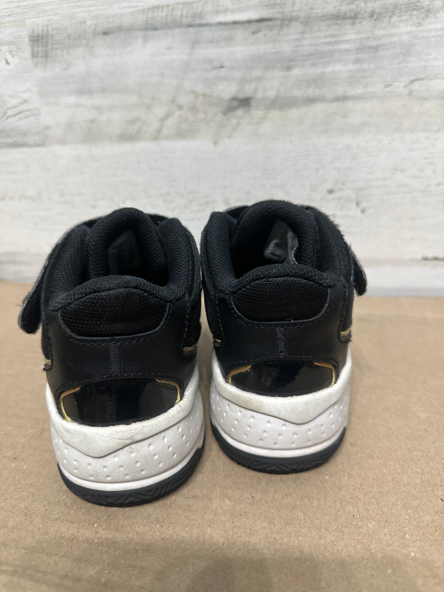 Size 1 (Youth) Jordan Max Aura 4 Black and Gold Shoes - Good Used Condition