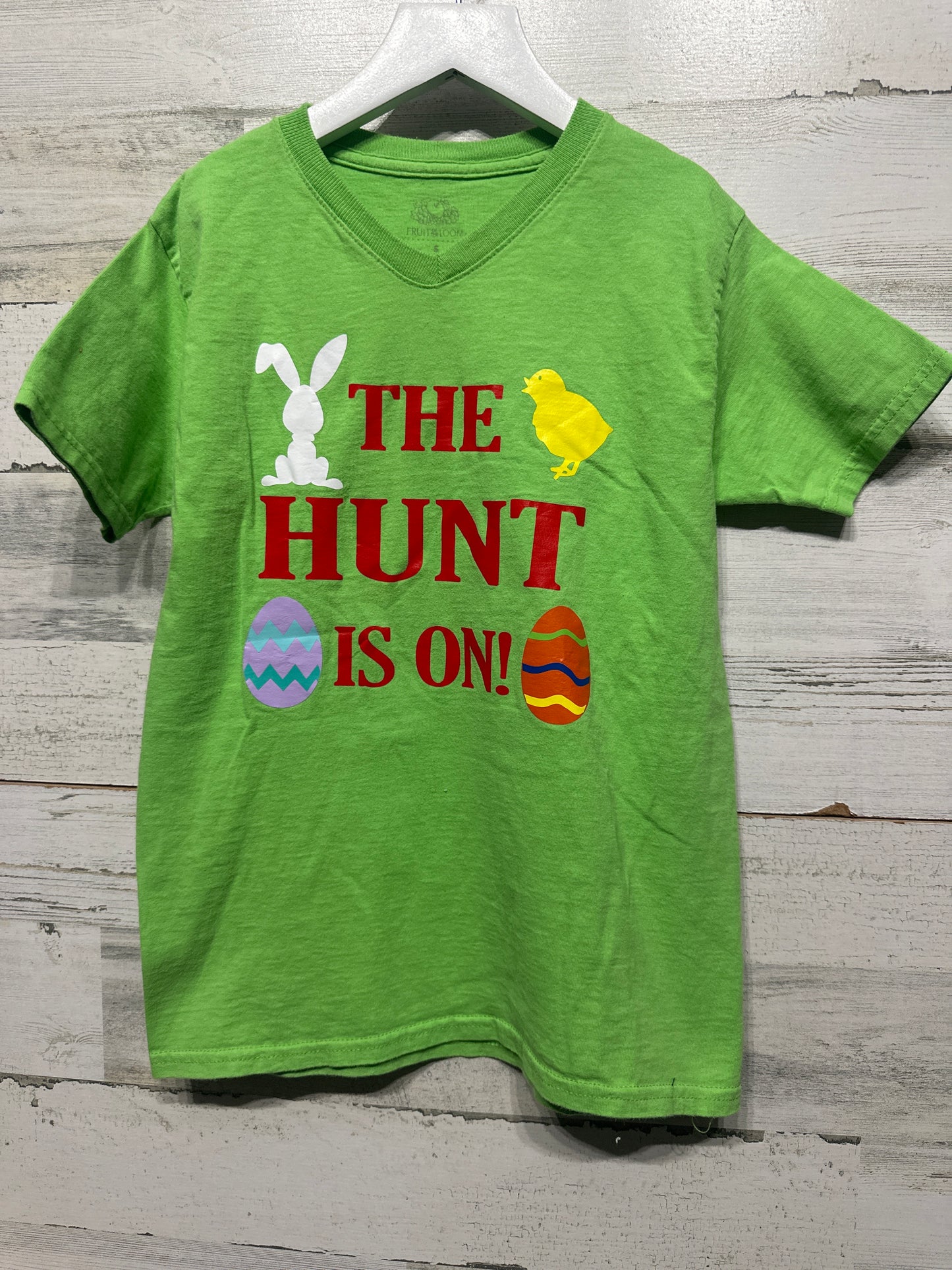 Boys Preowned Size 6-7 (Small) Fruit Of The Loom Easter The Hunt Is On T-Shirt - Good Used Condition