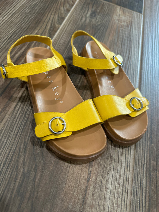 Girls Size 2 (Big Kid) Copper Key Yellow Sandals - Good Used Condition