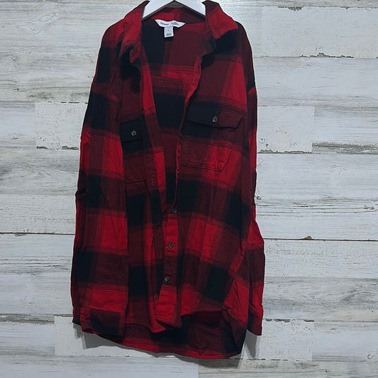Women’s Size Large Old Navy - The Boyfriend Shirt red plaid flannel button up - good used condition