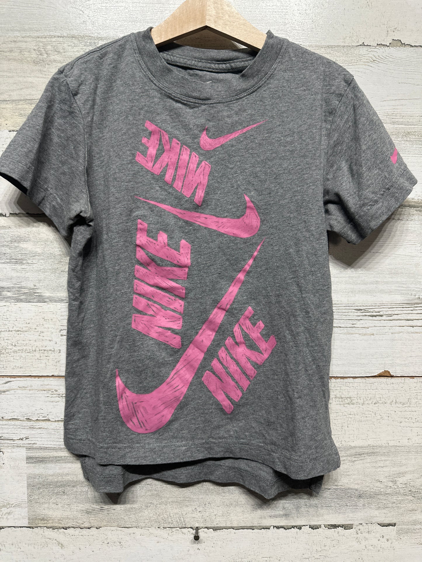 Size Small ( 8-9 ) Grey Nike T-Shirt - Very Good Used Condition