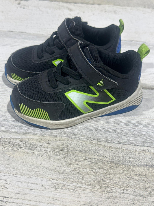 New Balance 545 Running Shoes Boys 5.5 Wide Black Neon Green GUC0