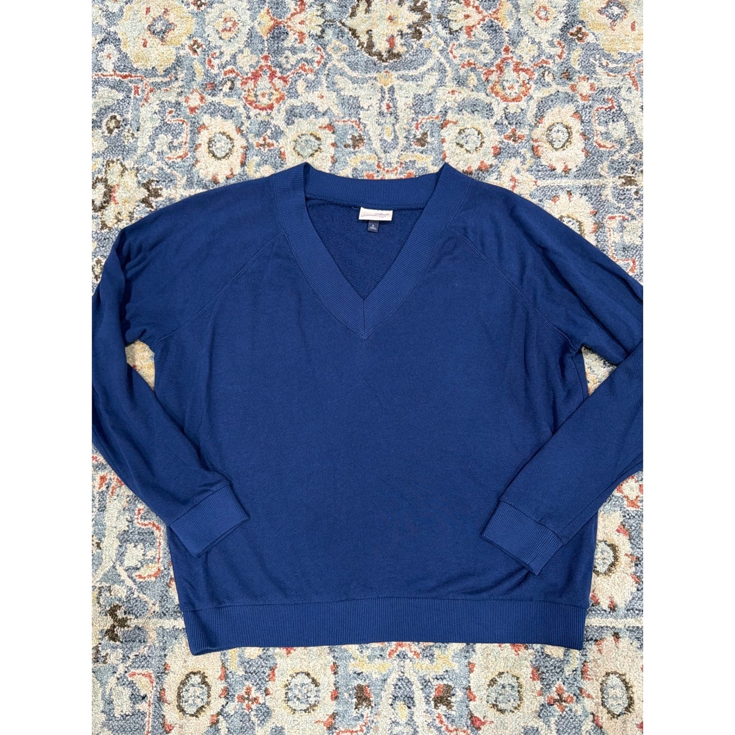 Universal Thread Sweatshirt Women Soft XL Blue V-Neck Raglan Soft Athleisure EUC2
