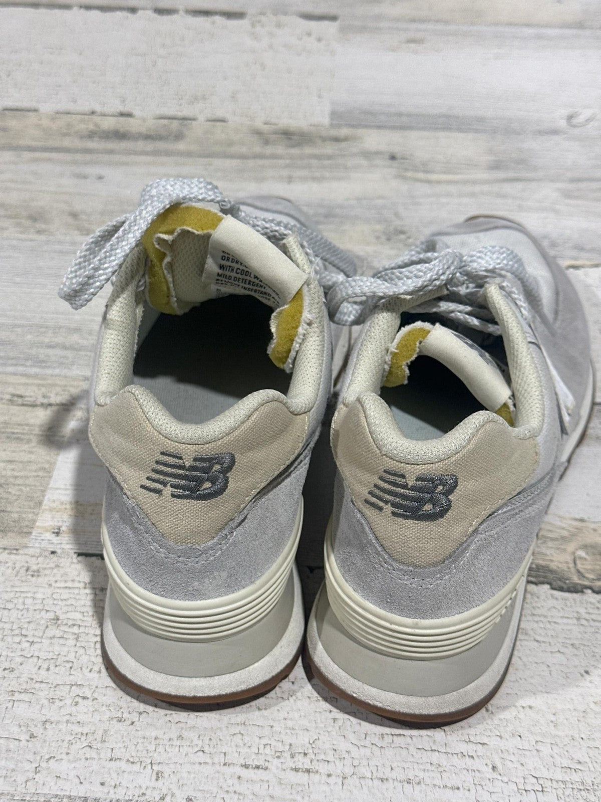 New Balance 574 Sneakers Women Size 8 Grey White Gum Sole Classic GUC2
