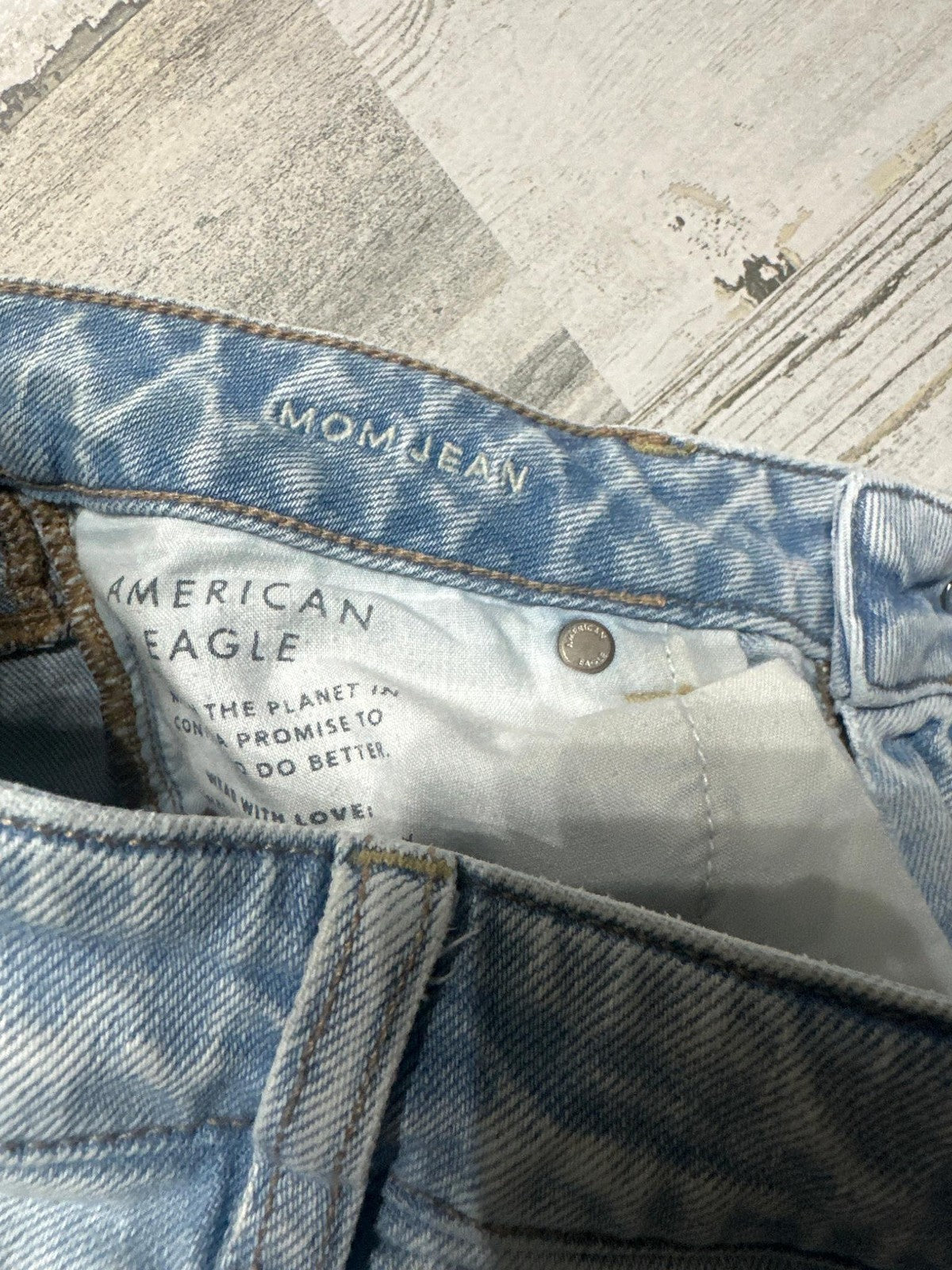 American Eagle Mom Jean Women 8 Short Light Wash Strigid High Rise EUC2