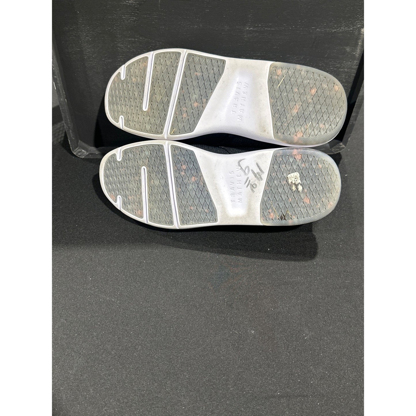 TravisMathew The Daily Sneakers Men 8 Black Mesh Paint Splatter GUC 1MAB4324