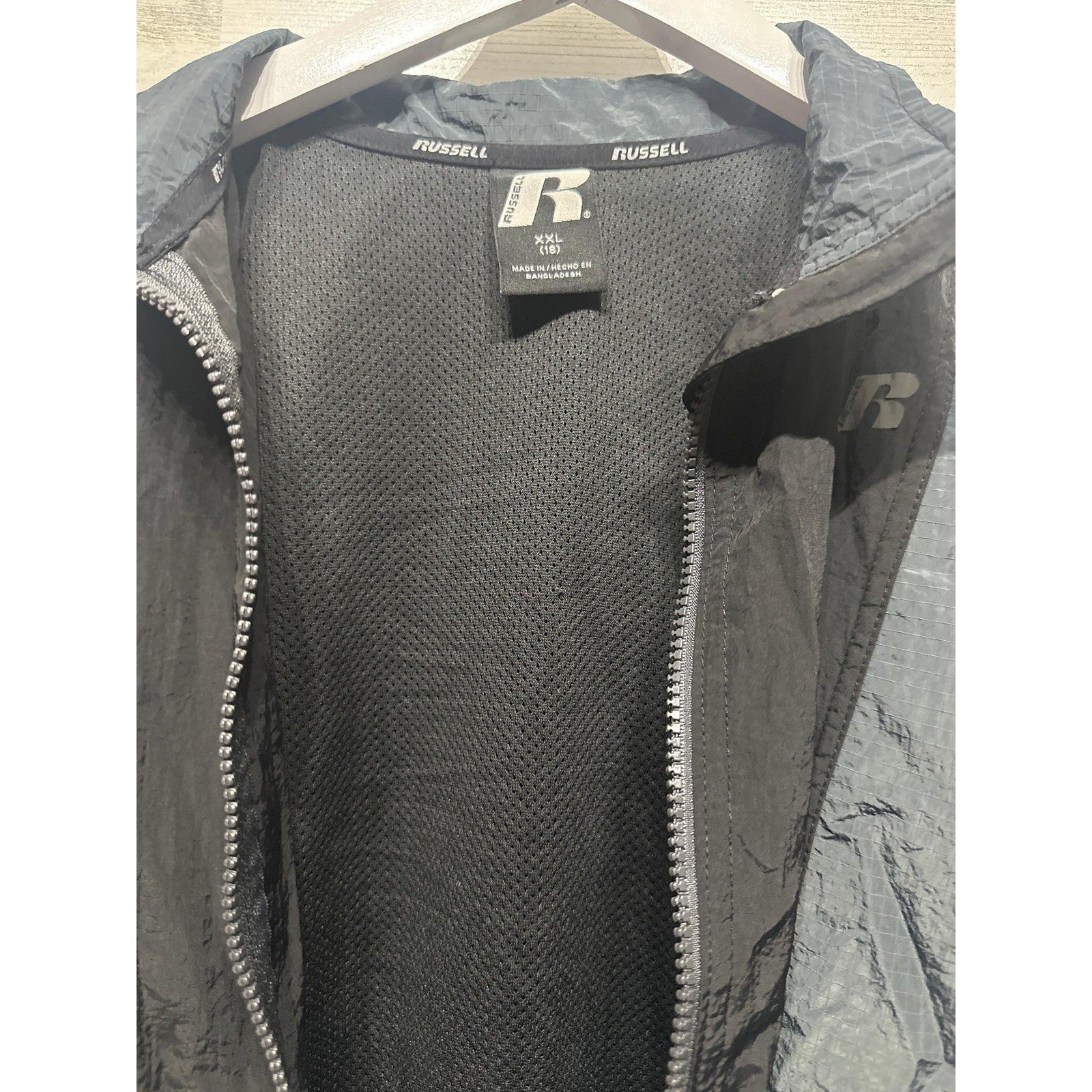 Russell Windbreaker Boys XXL 18 Black Charcoal Colorblock Athletic EUC2
