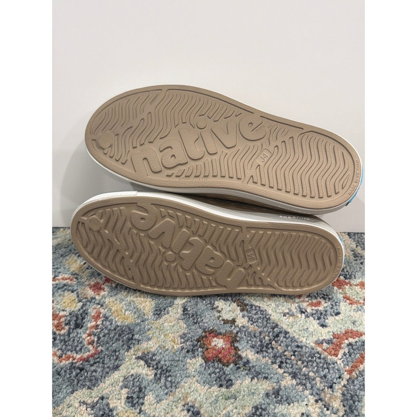 Native Jefferson Shoes Kids J4 Youth Tan Water Friendly Gorpcore EUC5