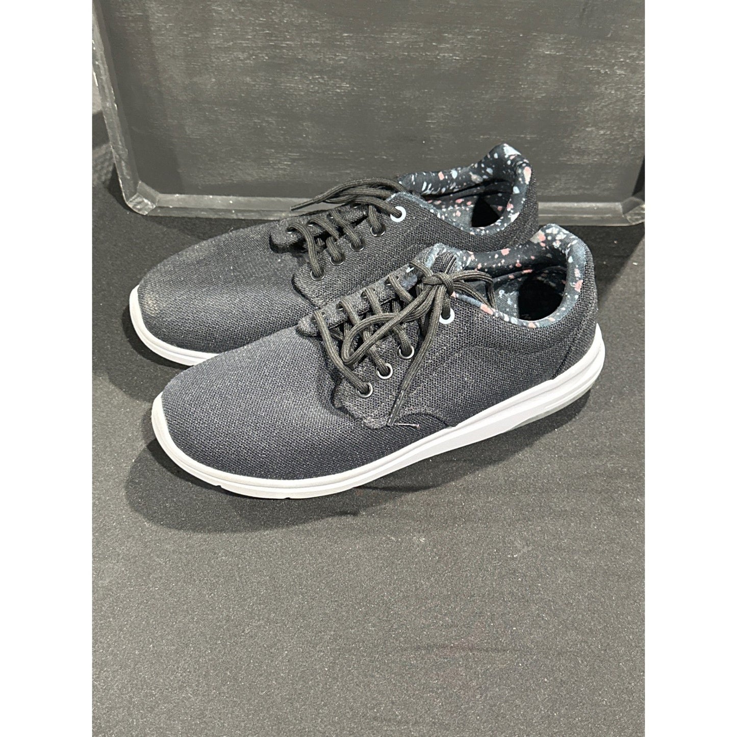 TravisMathew The Daily Sneakers Men 8 Black Mesh Paint Splatter GUC 1MAB4320