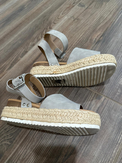 Soda Espadrille Platform Sandals Women Size 8 Grey Buckle Strap GUC5