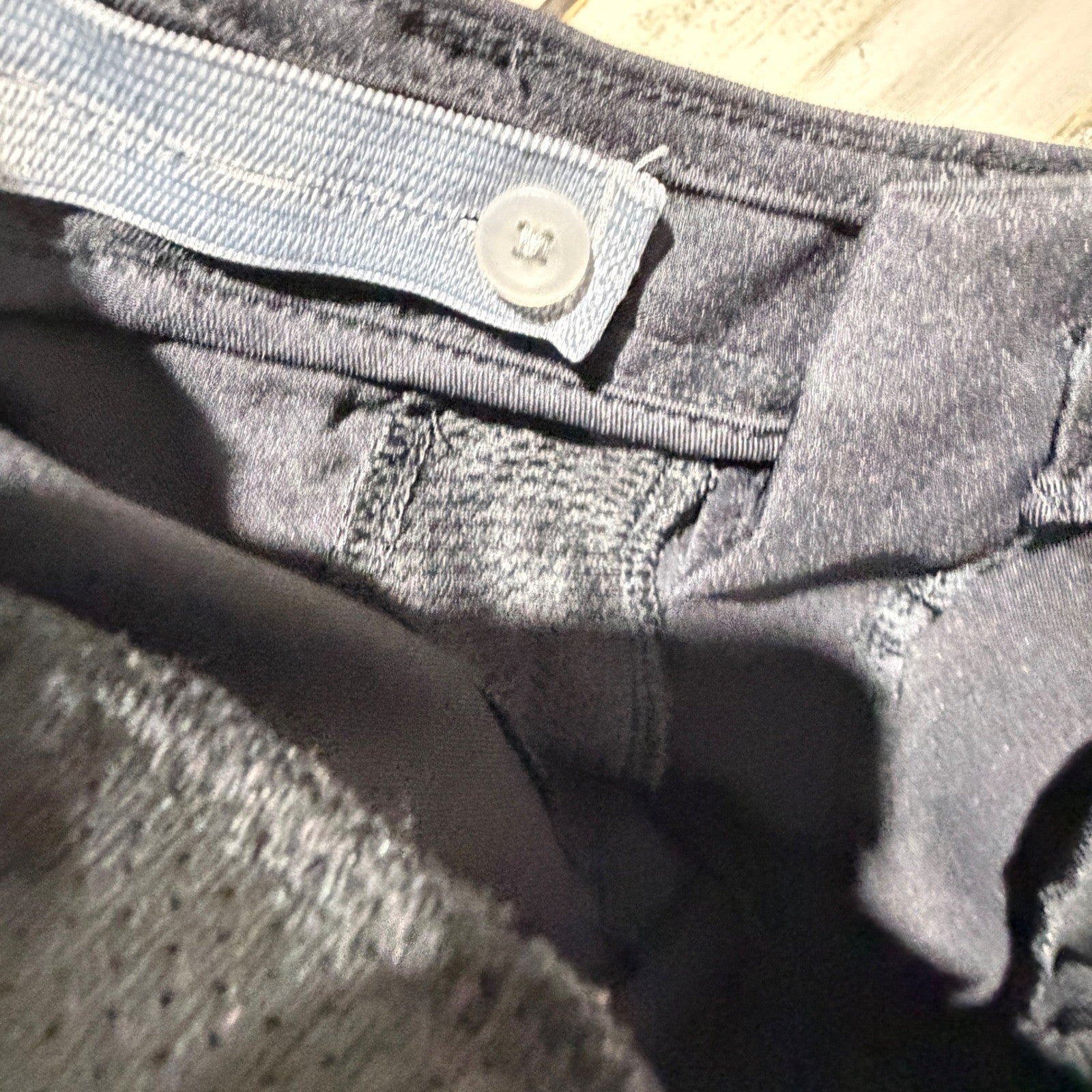 Under Armour Golf Shorts Boys Small Black Performance Athleisure EUC5