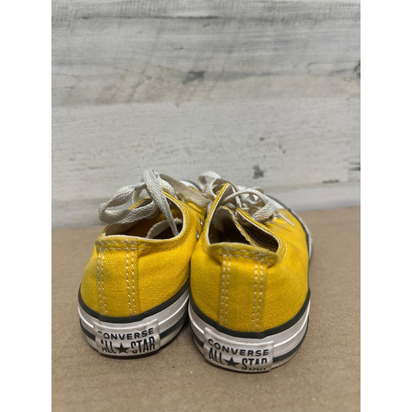 Converse Chuck Taylor All Star Youth Size 2 Yellow Low Top Canvas Sneakers GUC*3