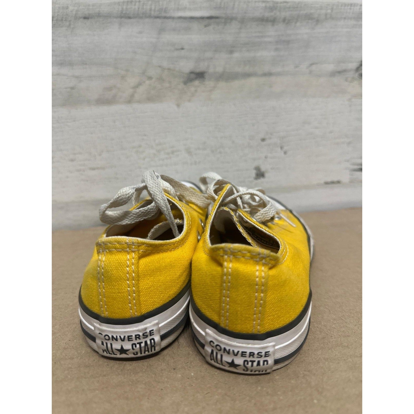 Converse Chuck Taylor All Star Youth Size 2 Yellow Low Top Canvas Sneakers GUC*3