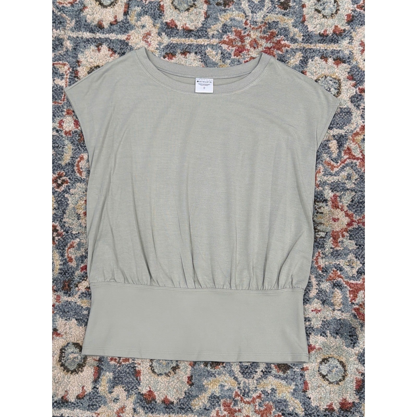 Athleta Zephyr Muscle Tank Women XS Sage Green Banded Hem Athleisure EUC0