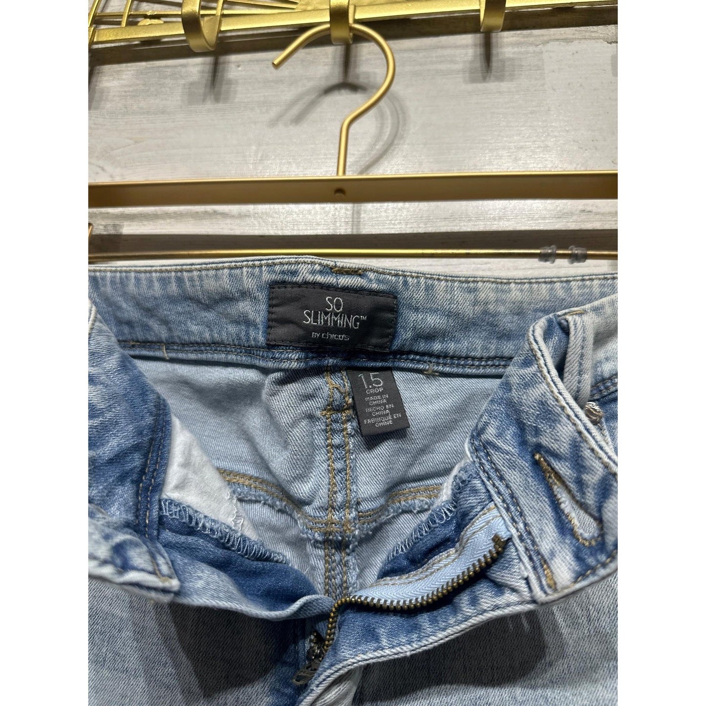Chico's So Slimming Crop Jeans Women 1.5 Light Wash Blue Stretch Denim EUC1