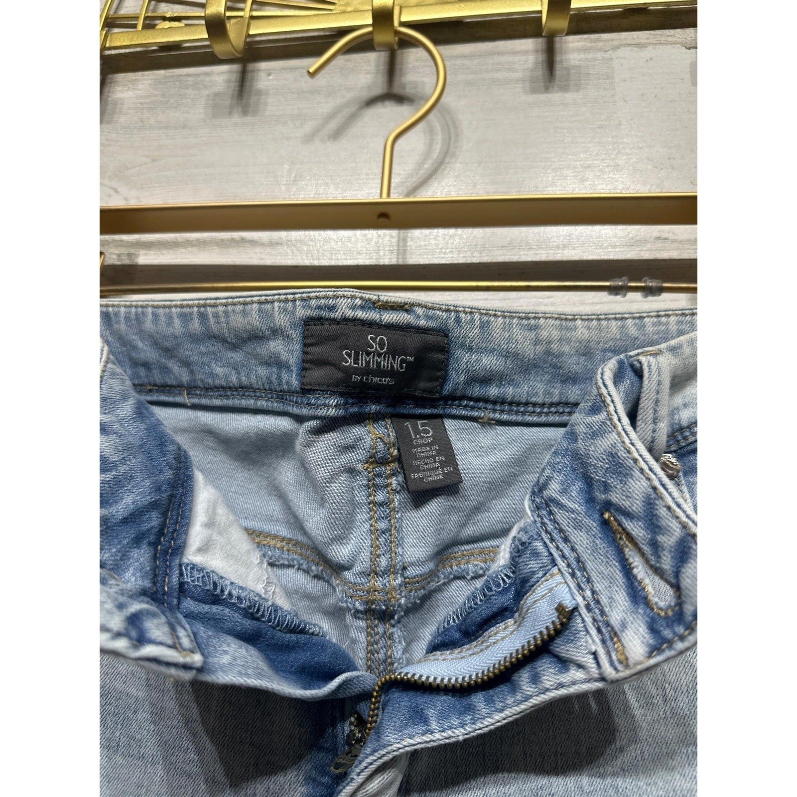 Chico's So Slimming Crop Jeans Women 1.5 Light Wash Blue Stretch Denim EUC1