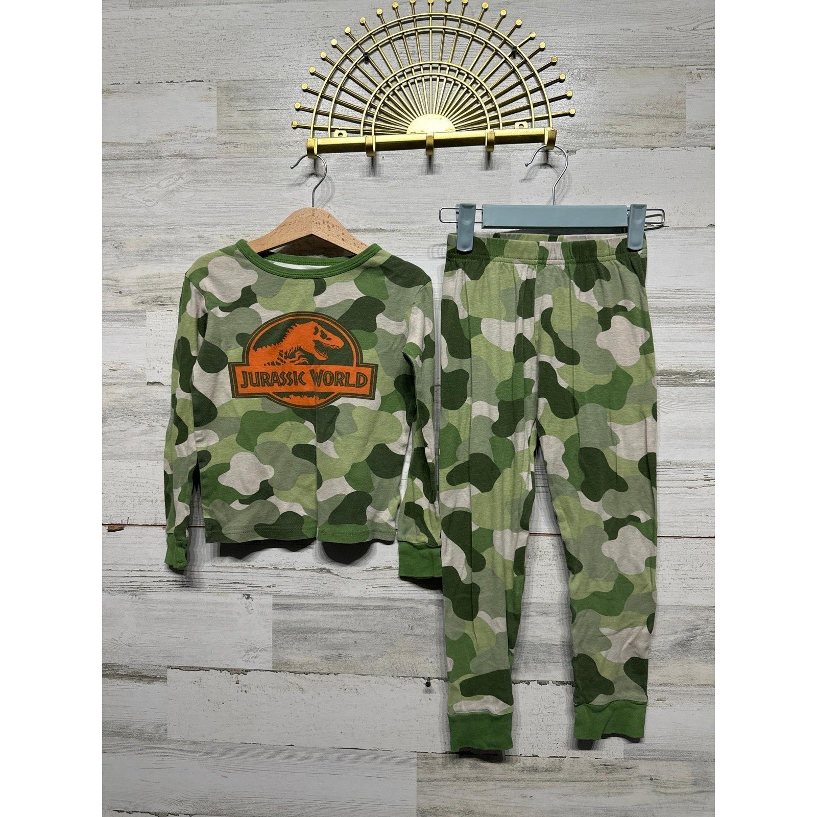 Jurassic World Pajama Sets Boys Size 8 Green Camo T-Rex Dino Boycore EUC2