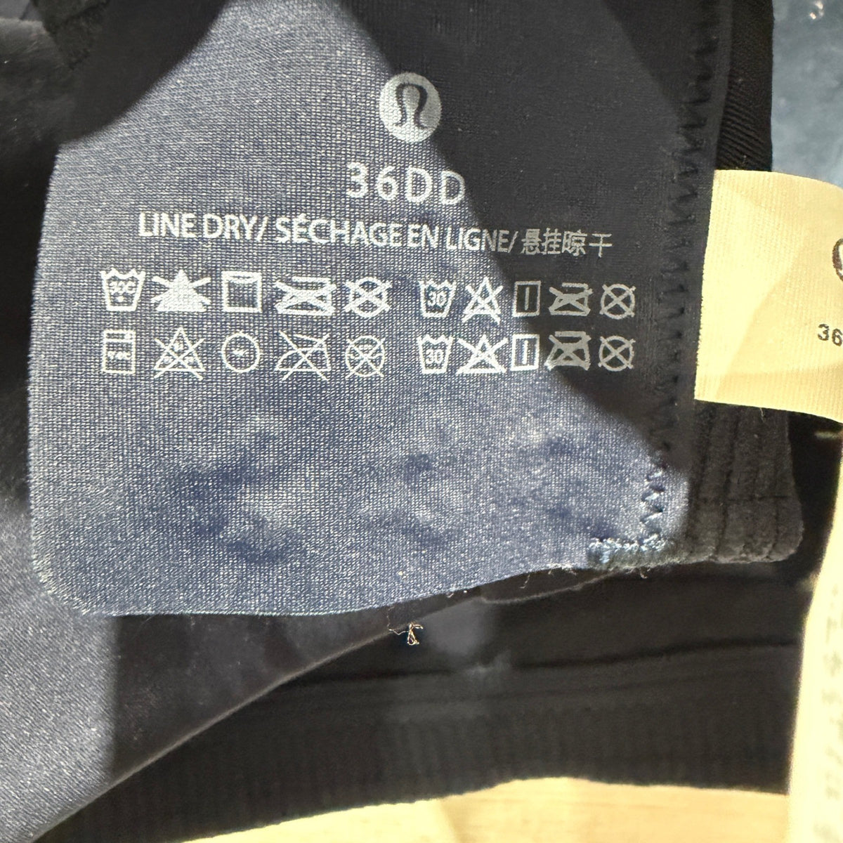 Lululemon AirSupport High-Support Bra 36DD Navy Blue Nylon Performance EUC4