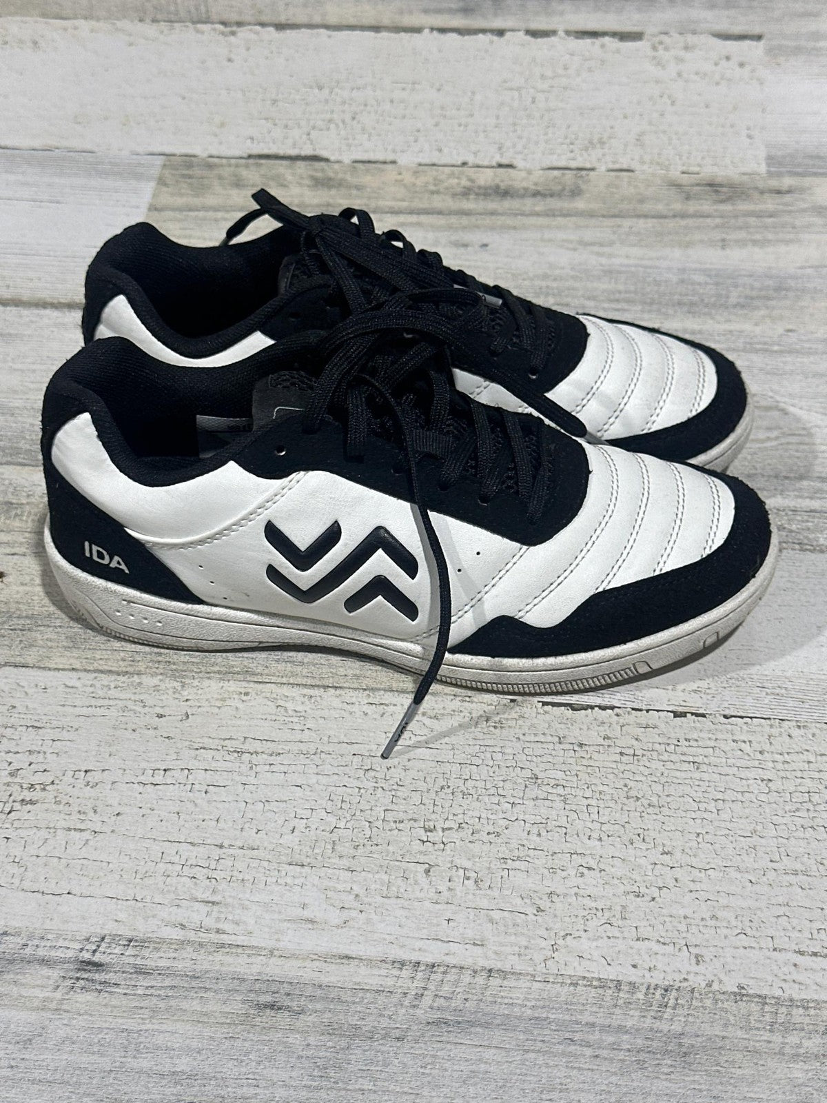 IDA Sports Futsal Shoes Women Size 6 Black White Indoor Soccer Sneakers GUC0