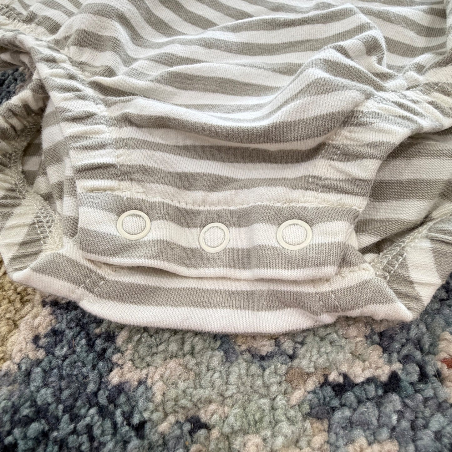 Quincy Mae Romper Baby 0-3M Gray White Striped Organic Cotton Minimalist *Flawed4