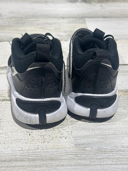 Nike Team Hustle D 10 FlyEase Kids Size 2 Black White Basketball Shoes2