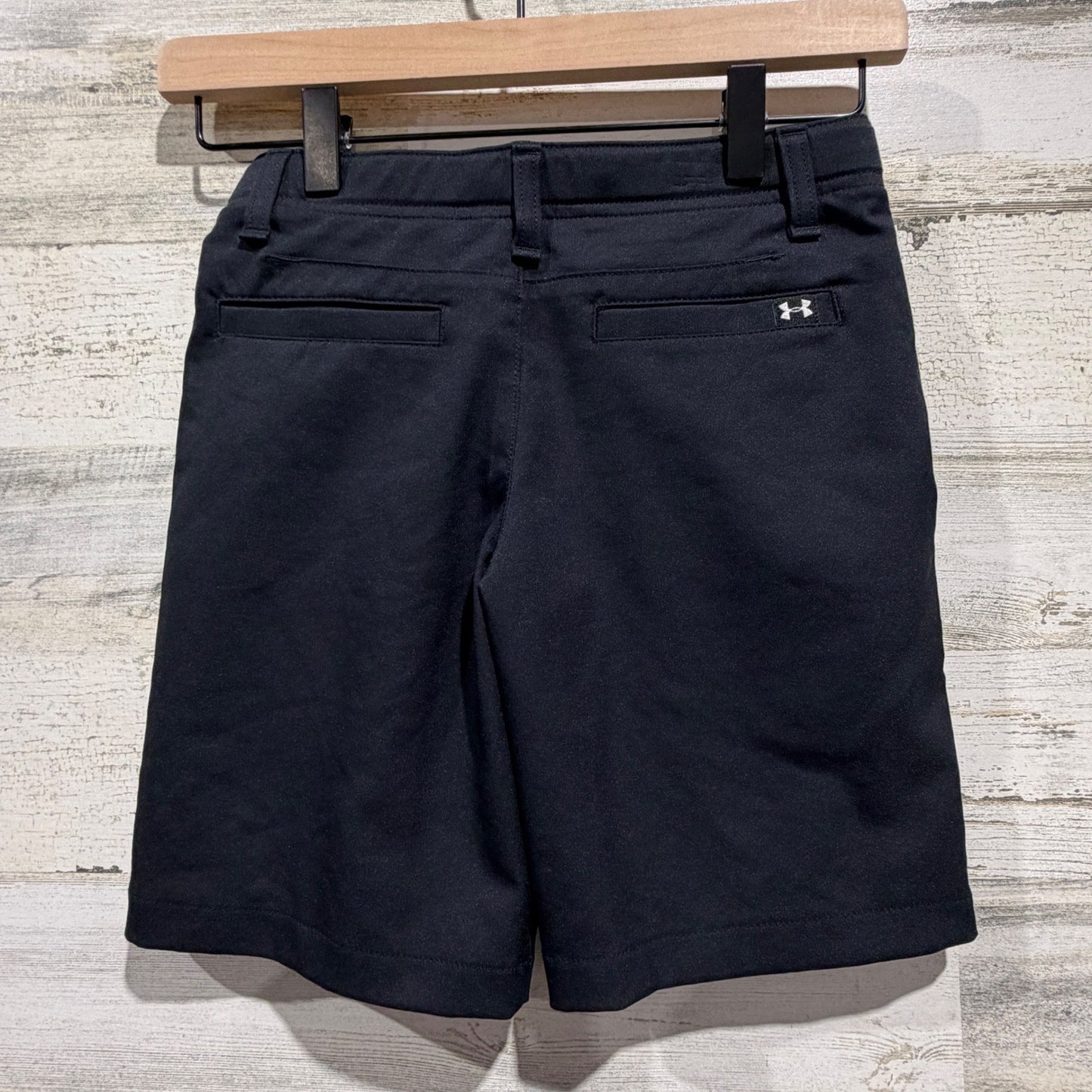 Under Armour Golf Shorts Boys Small Black Performance Athleisure EUC2