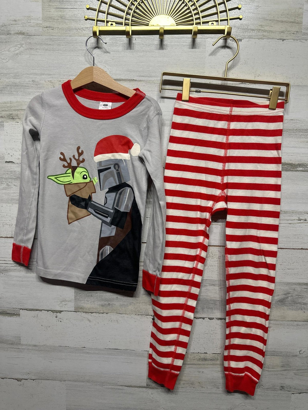 Hanna Andersson Pajama Set Kids 6-7 Gray Red Mandalorian Christmas EUC0