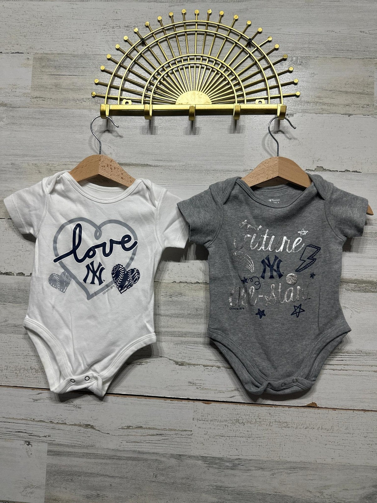 Gen2 MLB New York Yankees Bodysuit Set Baby 3-6M Gray White Graphic 2pk EUC0