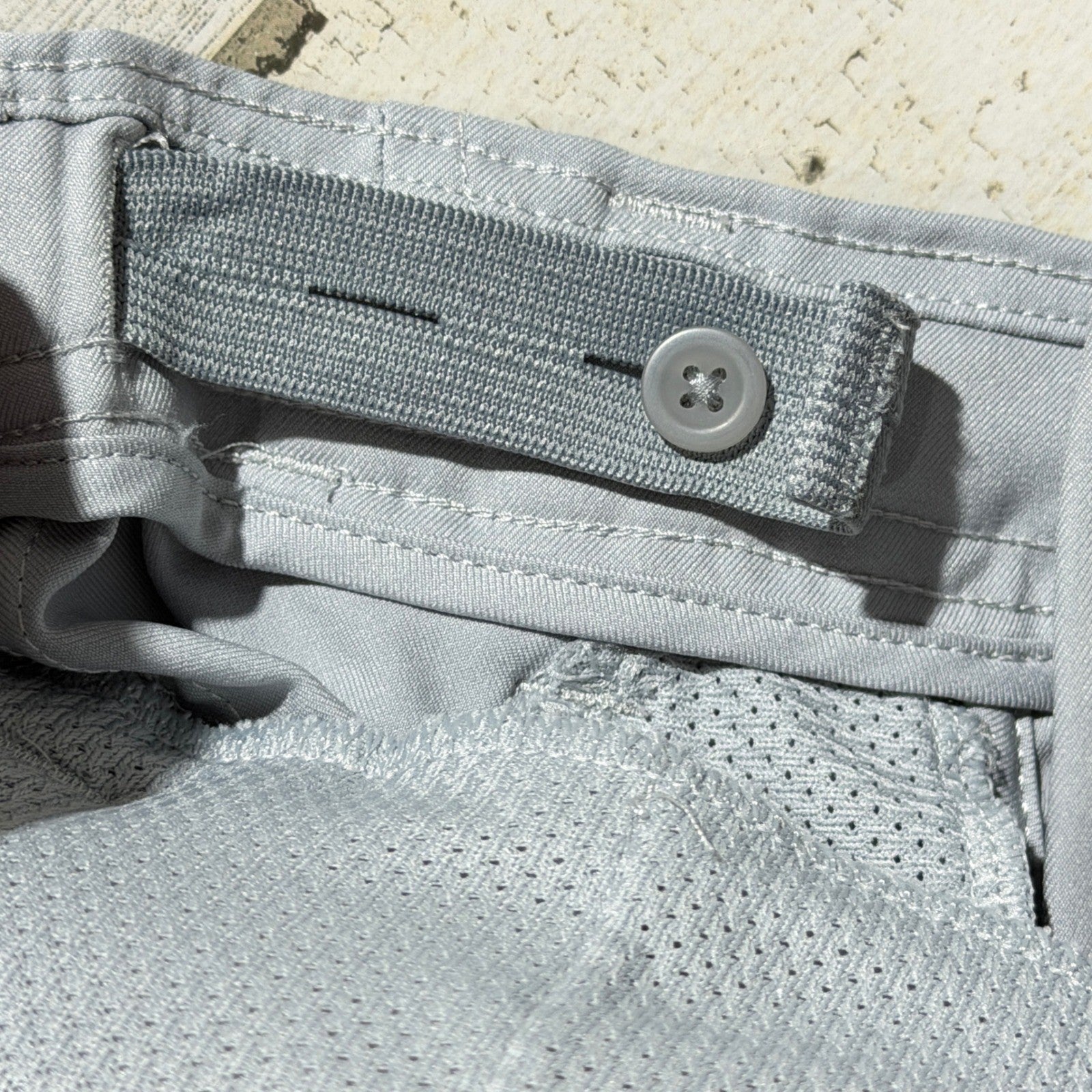 Under Armour Golf Shorts Boys YXS Gray Adjustable Waist Performance Sporty EUC6